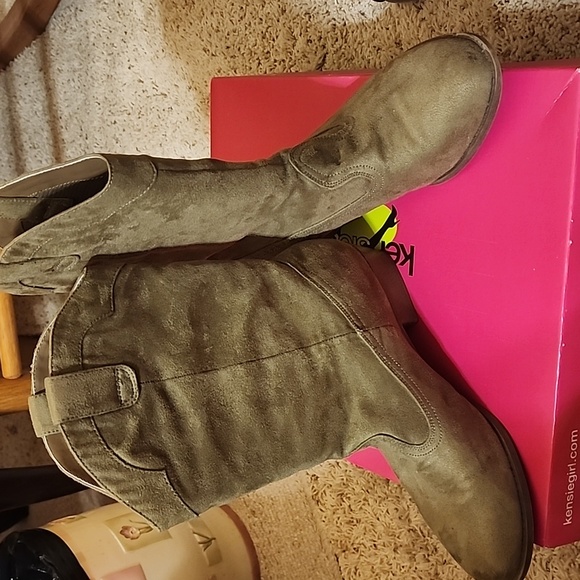 10M womens boots. $20.00 - Picture 4 of 5